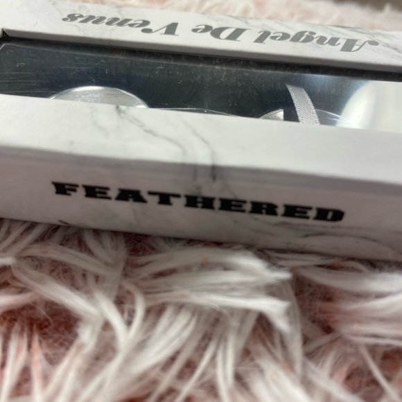 Lashes - Picture 4 of 4